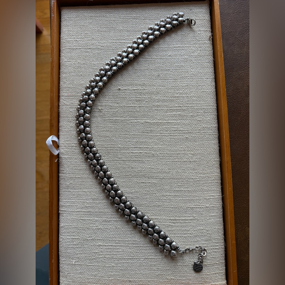 Metal Pointus Silver Beaded Collar Necklace 16-18 inches previously worn - Picture 5 of 6
